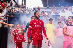 Liverpool Hadapi Tantangan Besar di Lini Belakang, Cedera Joe Gomez Ubah Persiapan Jelang Musim Baru