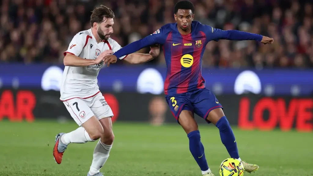 Barcelona Siap Lepas Alejandro Balde, Manchester United Mulai Bergerak