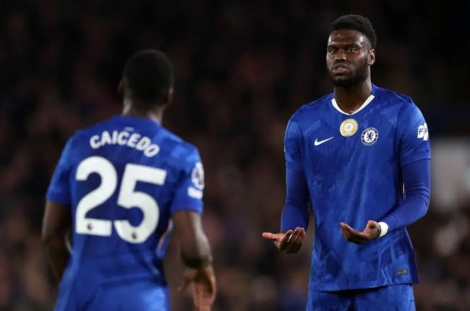 Napoli Serius Kejar Benoit Badiashile, Chelsea Siap Membahas Masa Depan Bek Prancis